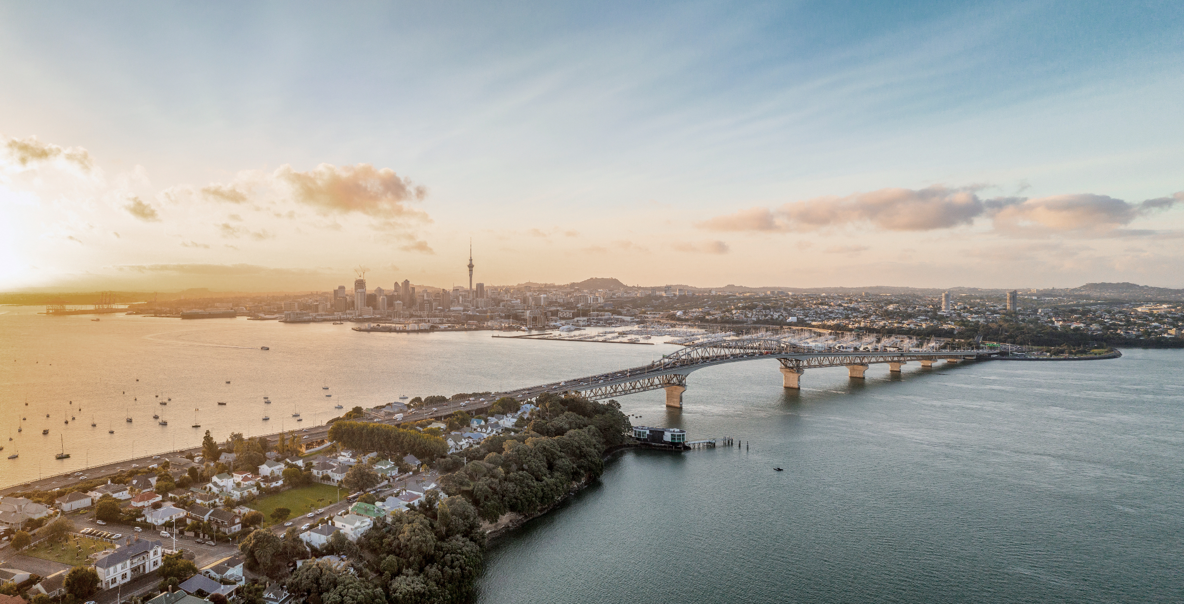 Die Harbour Bridge in Auckland
